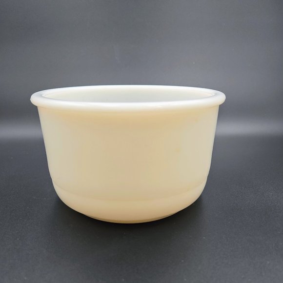 Vintage White Milk Glass Mixing Bowl Mixer Cooking Baking Read - Picture 14 of 16